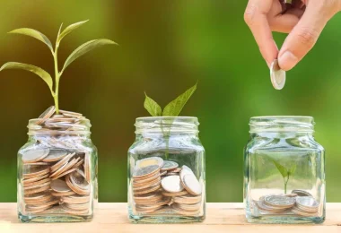 how to save money daily